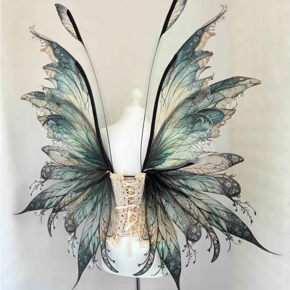 Fantasy Fairy Wings Costume - Picture 6 of 7